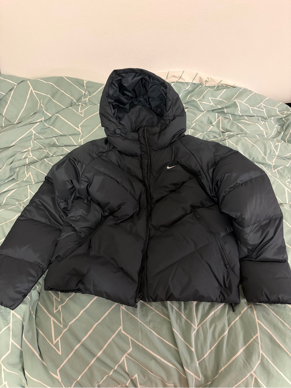 Nike Women's Black Puffer Jacket with Hood size M nwt